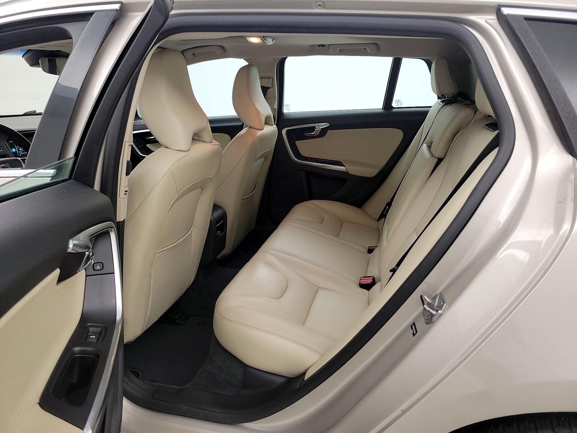 Thumbnail: 2017 Volvo V60 - 20