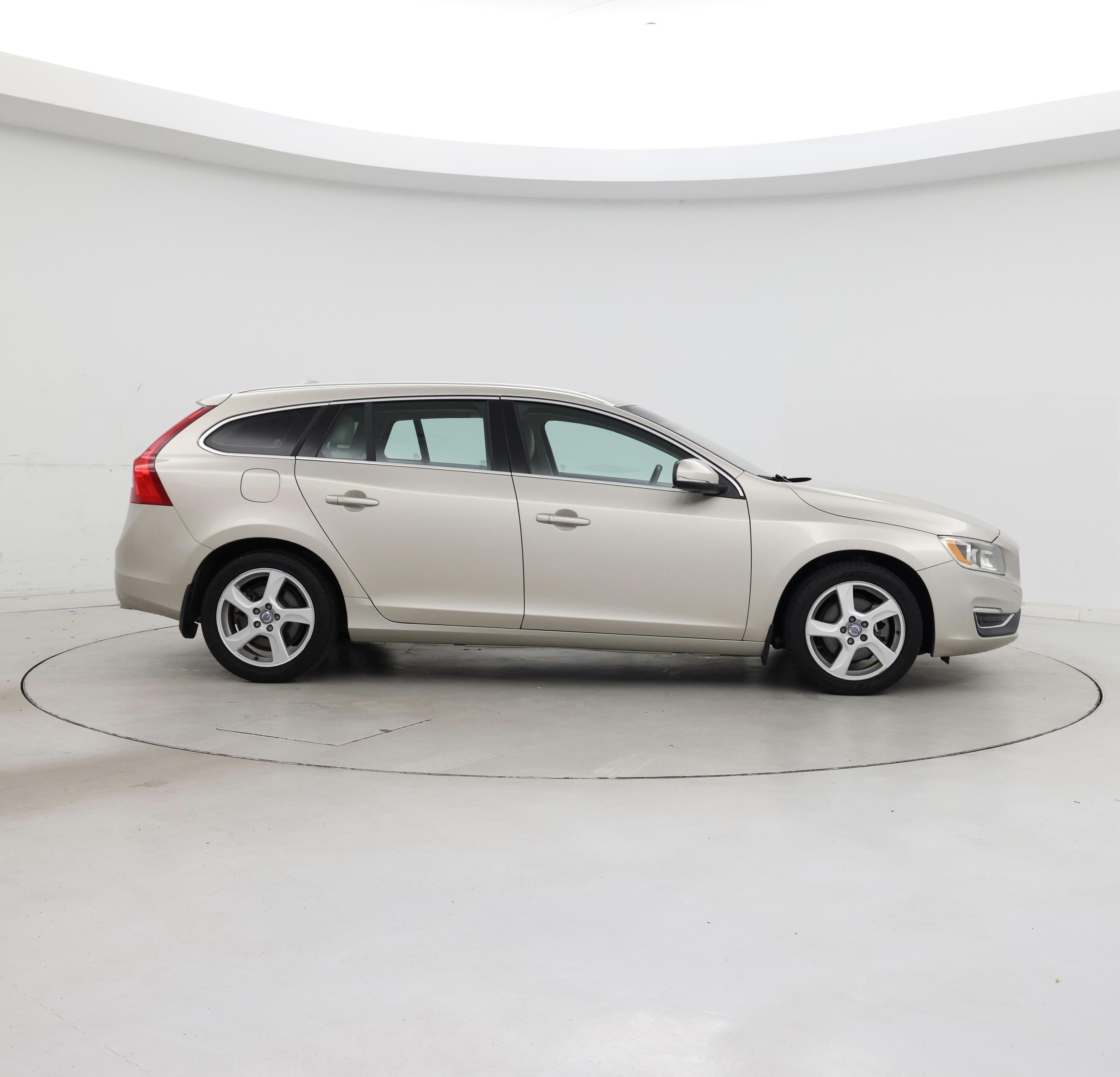 Thumbnail: 2017 Volvo V60 - 7
