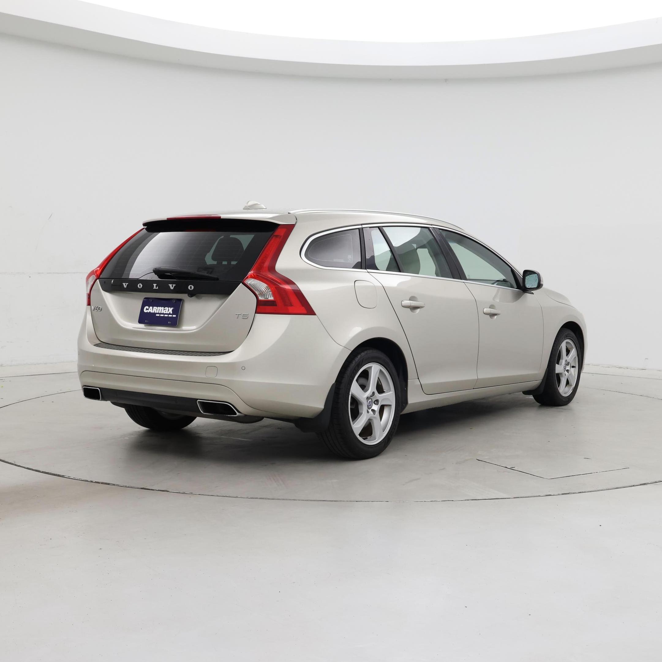 Thumbnail: 2017 Volvo V60 - 8