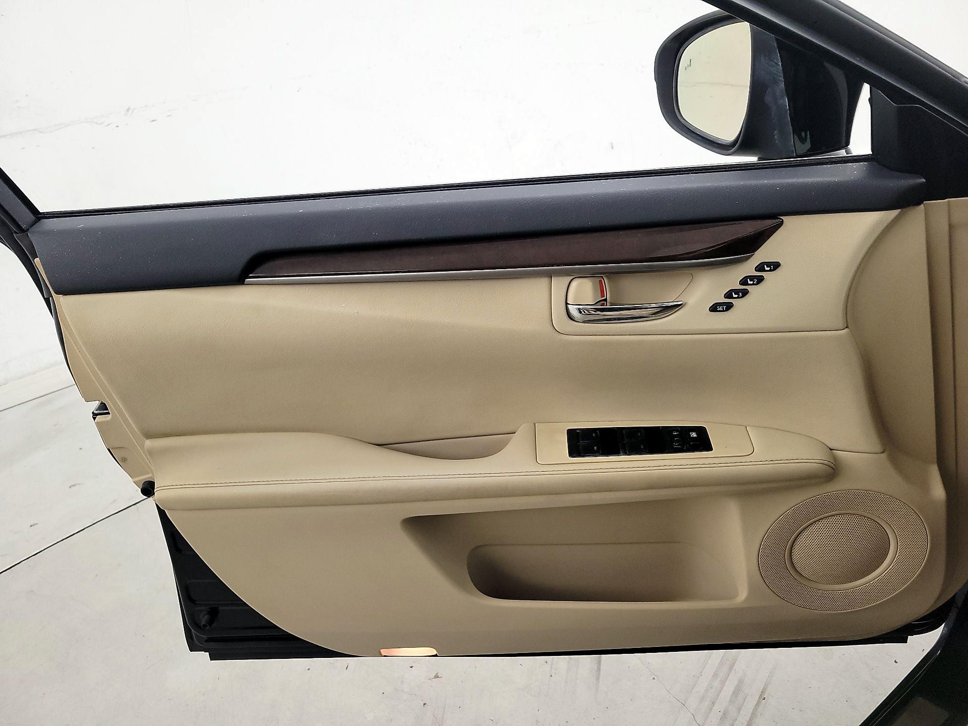 Thumbnail: 2014 Lexus ES - 12