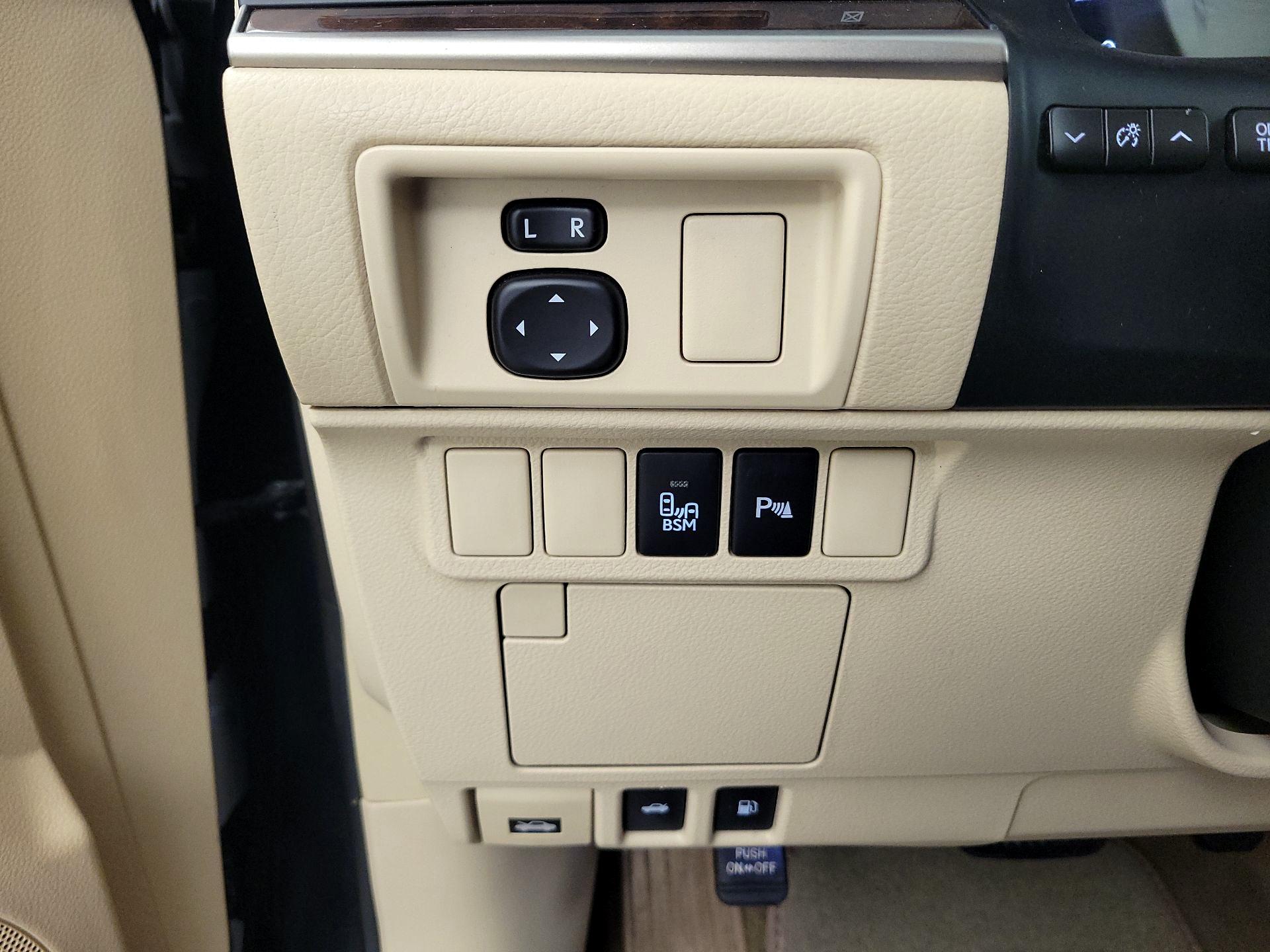 Thumbnail: 2014 Lexus ES - 13