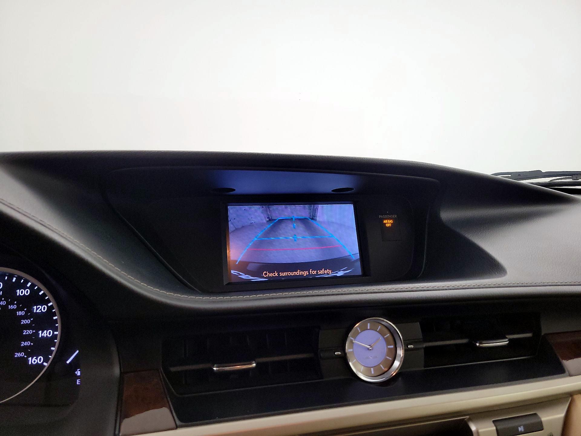Thumbnail: 2014 Lexus ES - 14