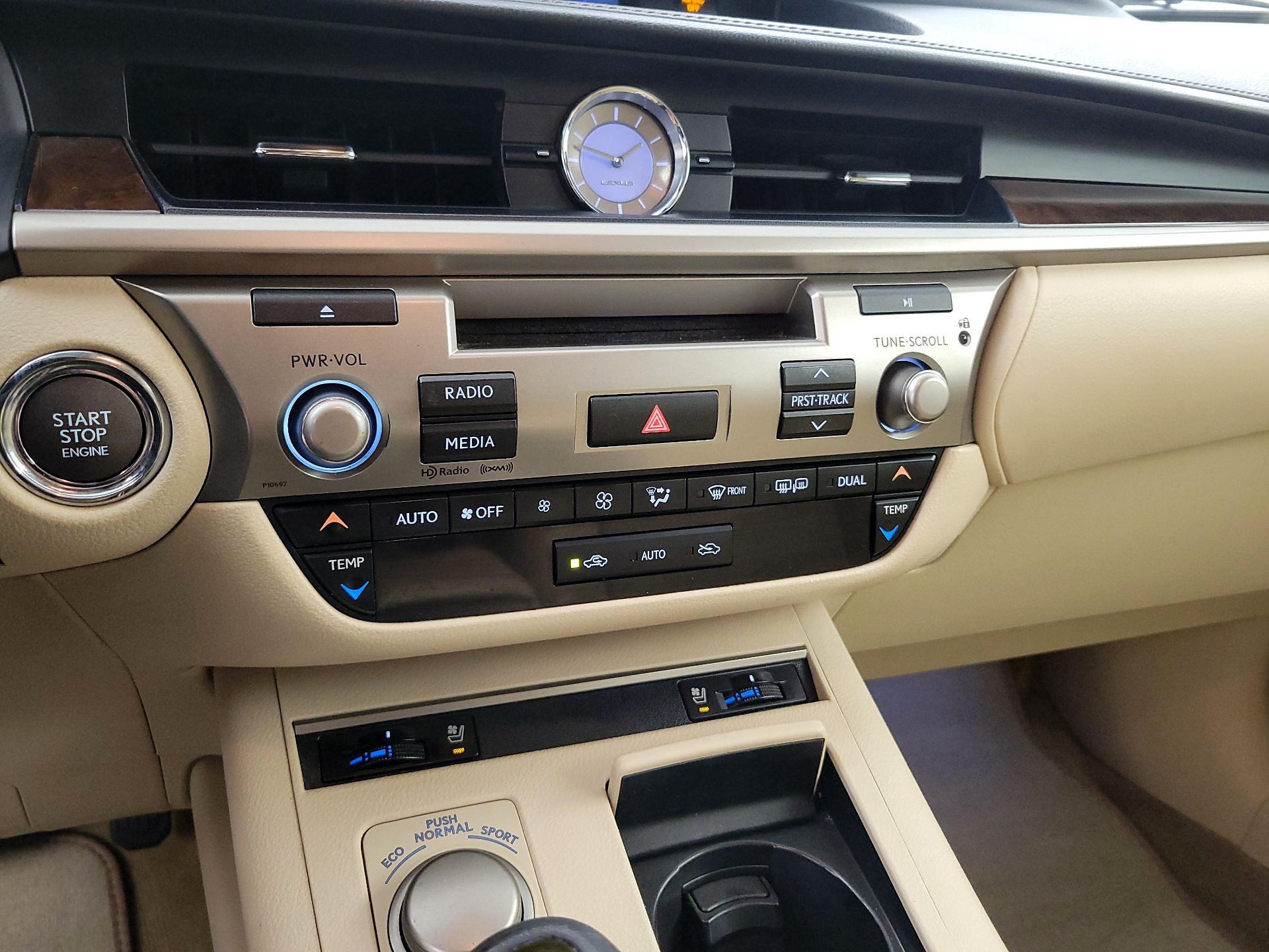 Thumbnail: 2014 Lexus ES - 16