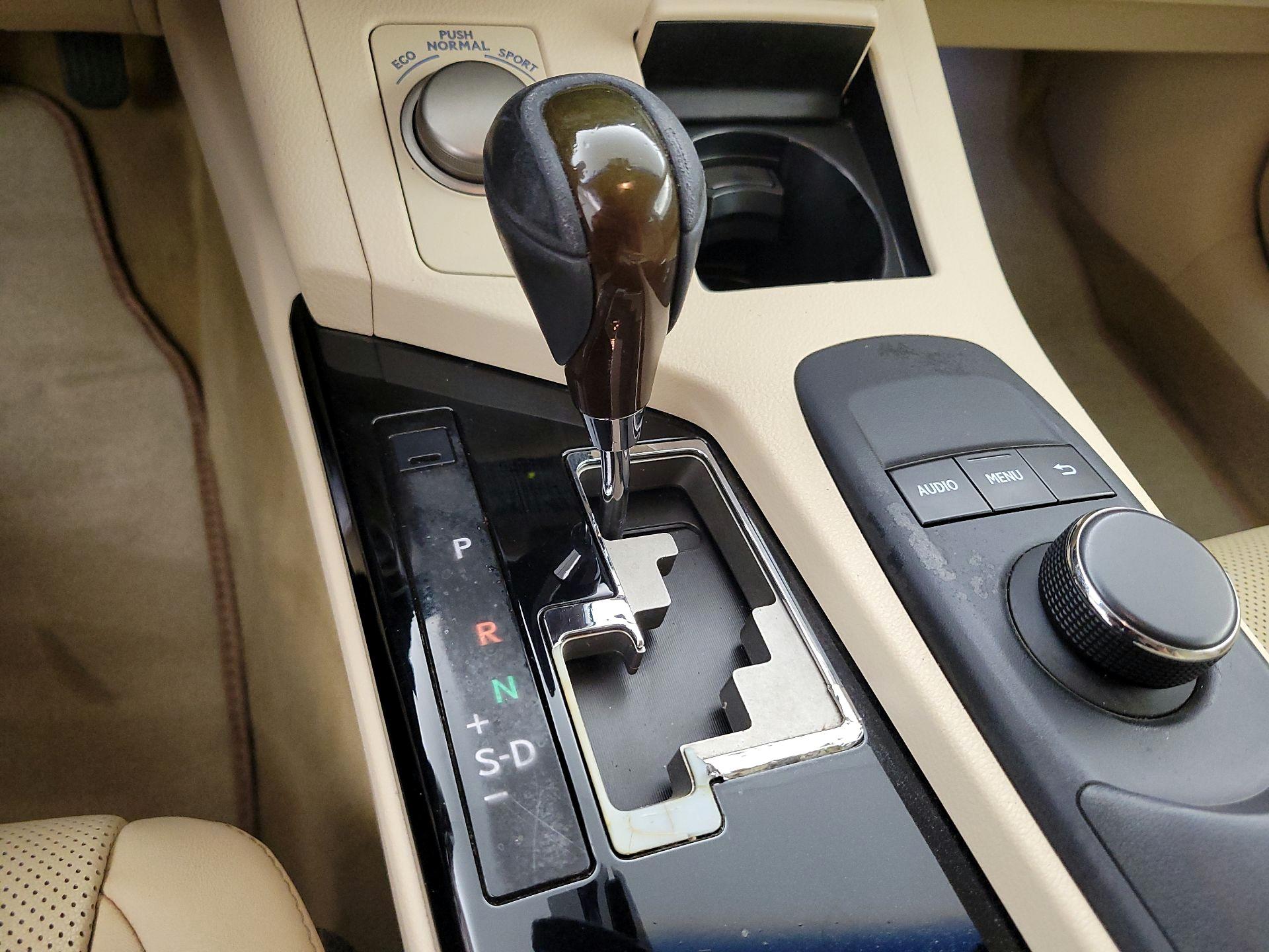 Thumbnail: 2014 Lexus ES - 17