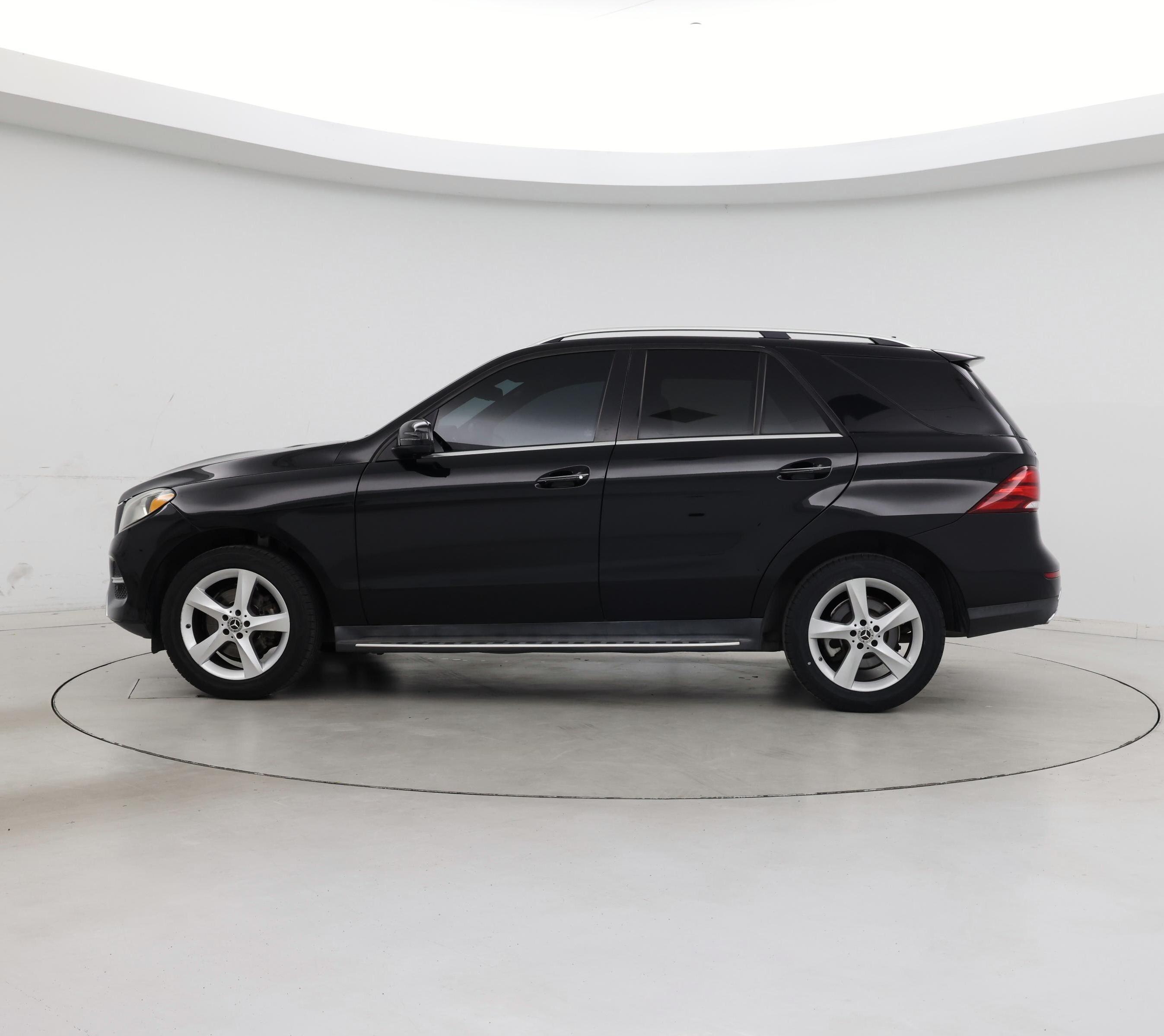 Thumbnail: 2017 Mercedes-Benz GLE - 3