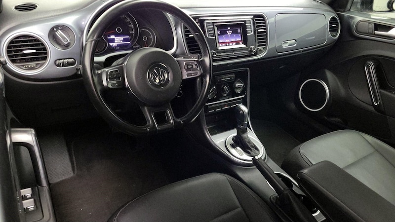 2018 Volkswagen Beetle SE 9