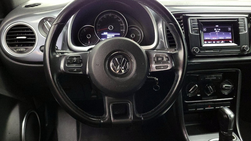 2018 Volkswagen Beetle SE 10