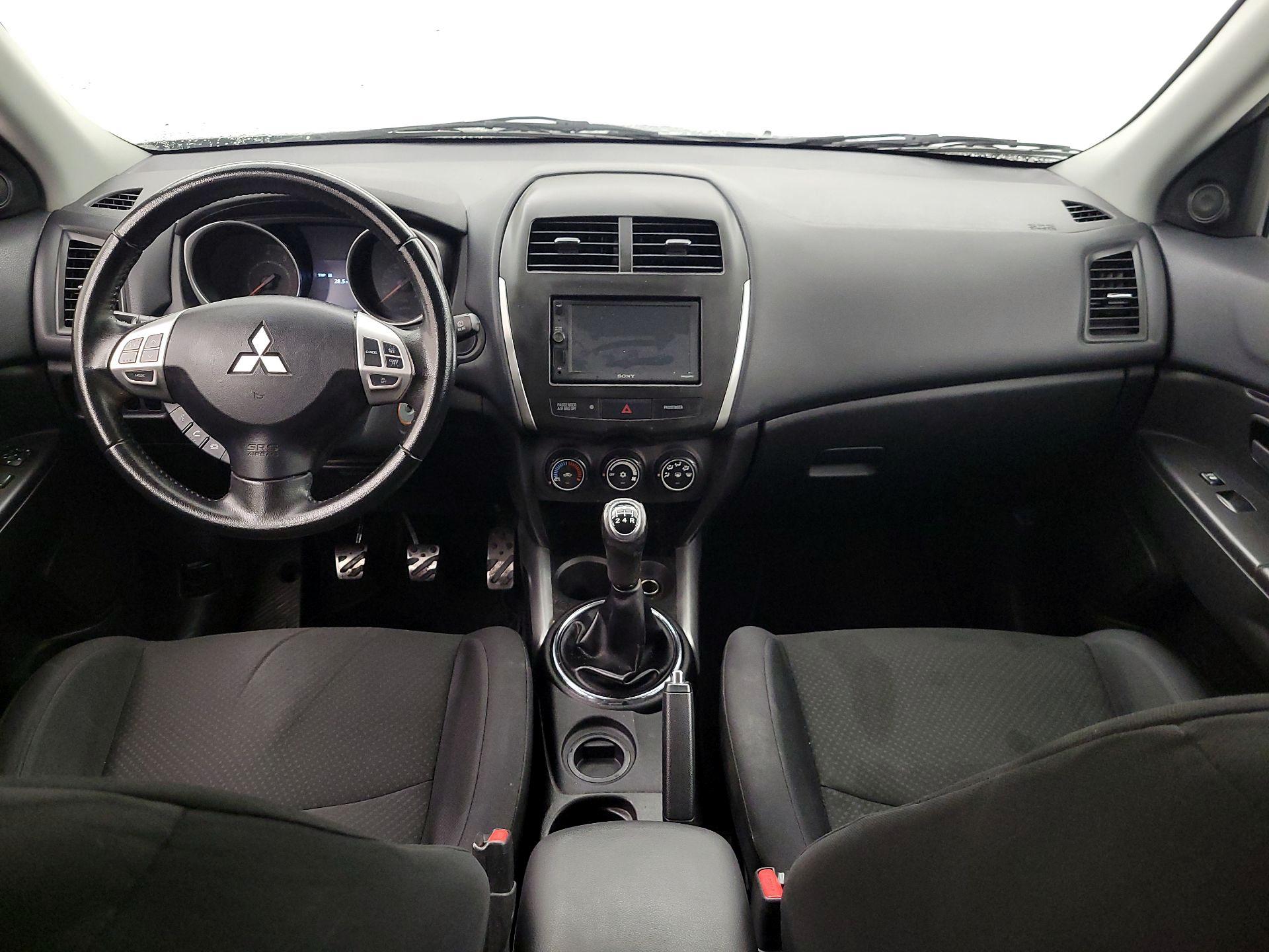 Thumbnail: 2013 Mitsubishi Outlander Sport - 9