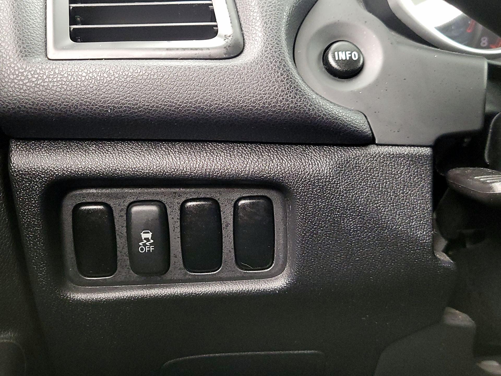 Thumbnail: 2013 Mitsubishi Outlander Sport - 13