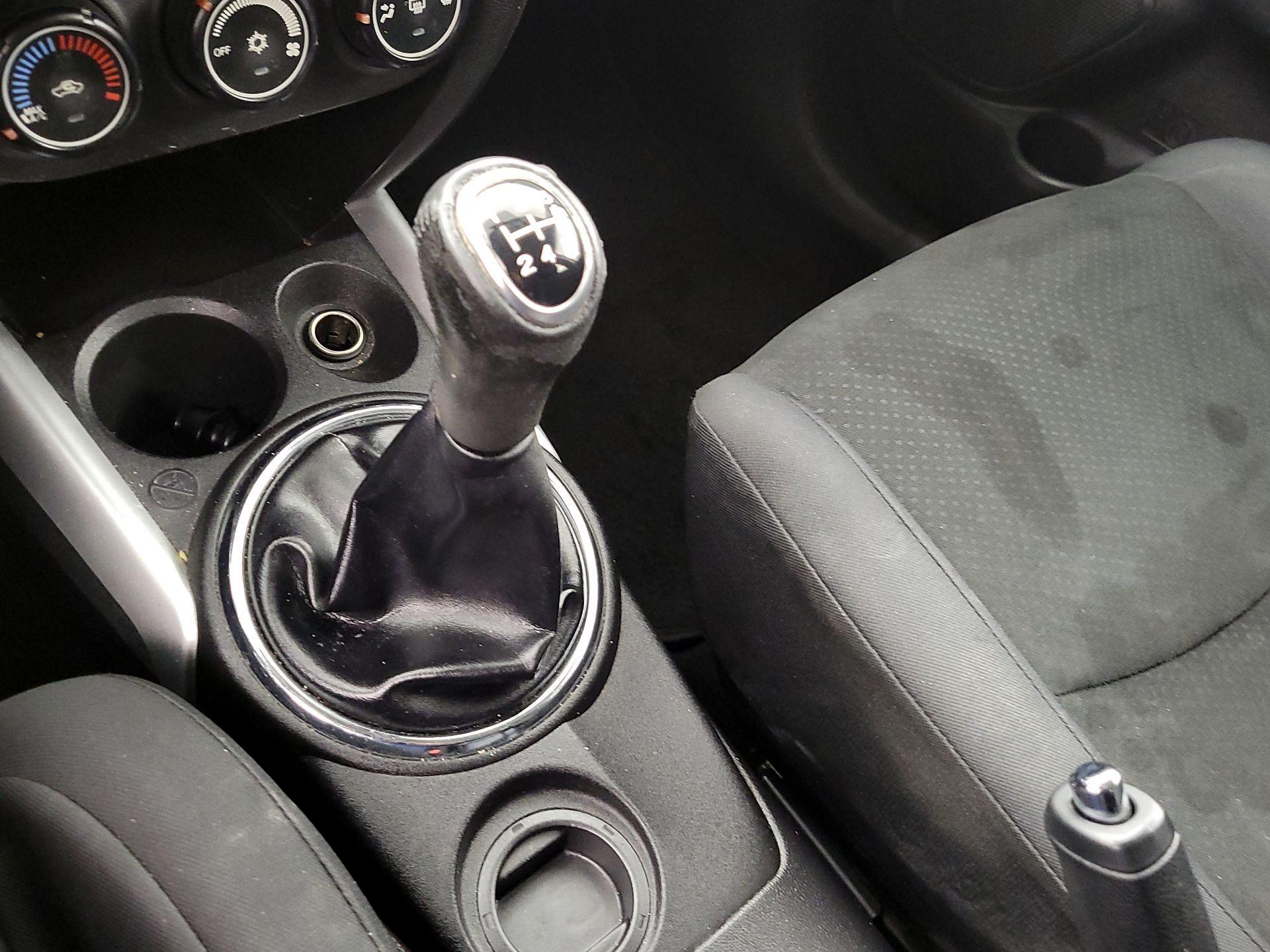 Thumbnail: 2013 Mitsubishi Outlander Sport - 16