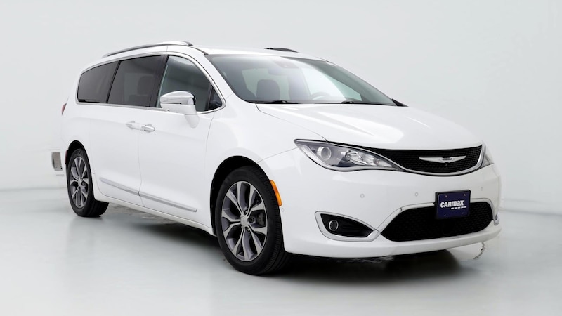 2017 Chrysler Pacifica Limited Hero Image