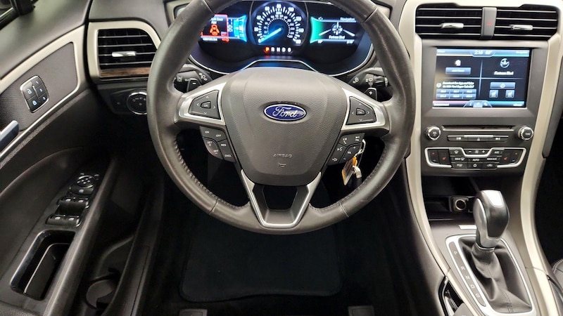 2016 Ford Fusion SE 10