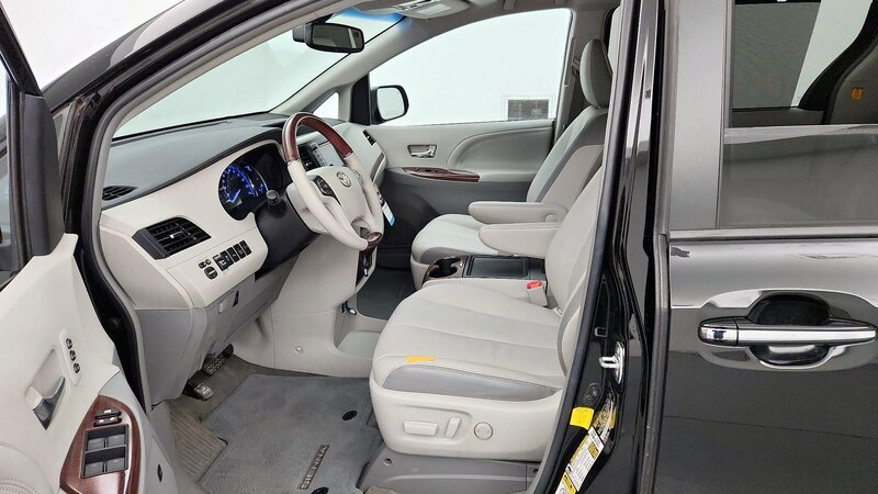 2013 Toyota Sienna Limited 11