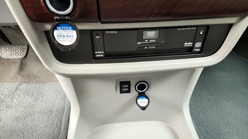 2013 Toyota Sienna Limited 19