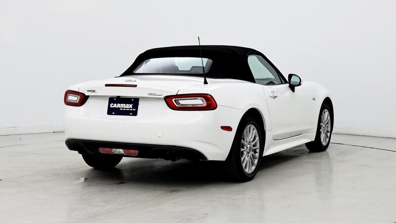 2018 Fiat 124 Spider Classica 8