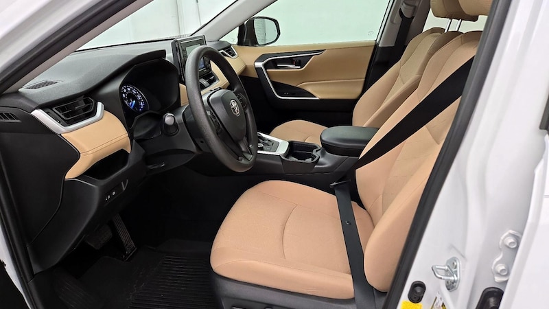 2021 Toyota RAV4 XLE 9