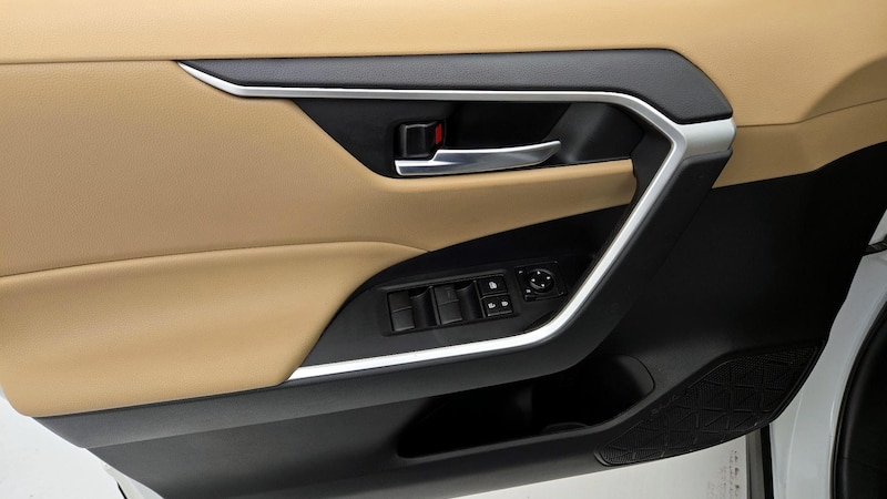 2021 Toyota RAV4 XLE 10
