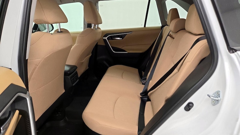 2021 Toyota RAV4 XLE 17