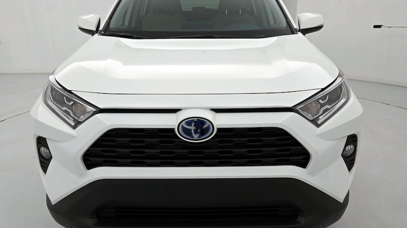 2021 Toyota RAV4 XLE 2