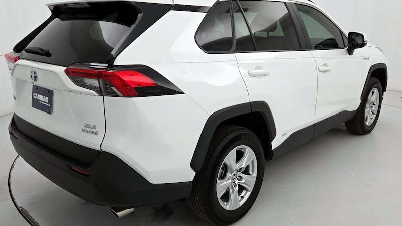 2021 Toyota RAV4 XLE 5