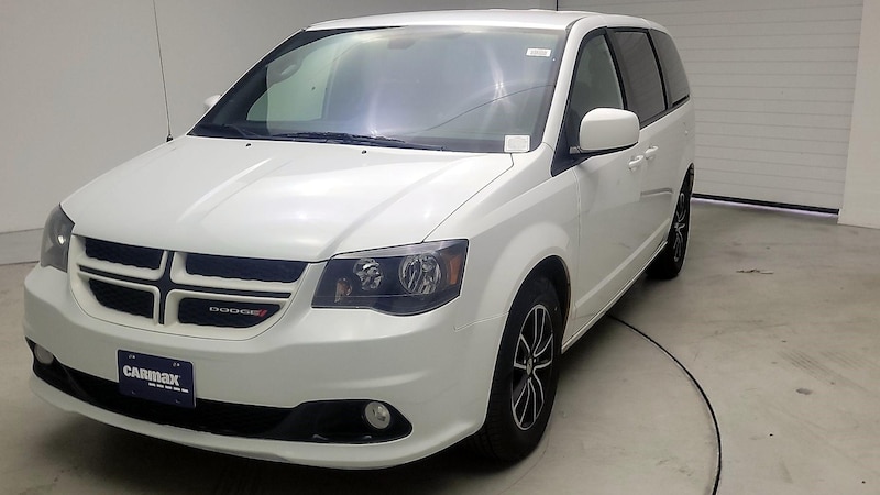 2019 Dodge Grand Caravan GT Hero Image