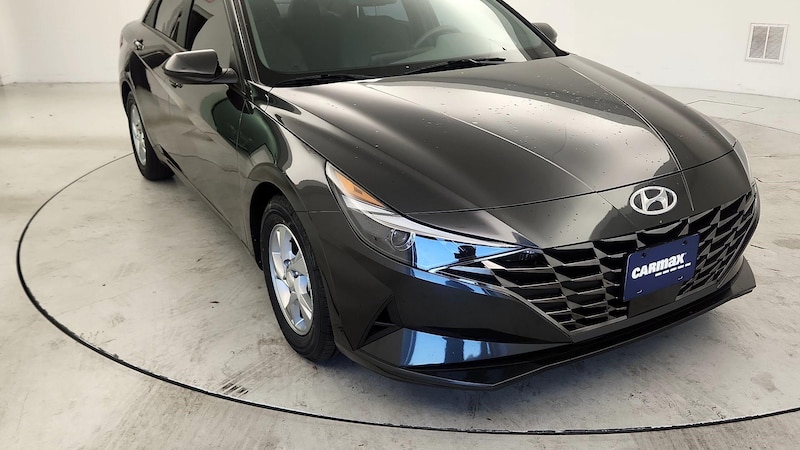 2021 Hyundai Elantra SE Hero Image