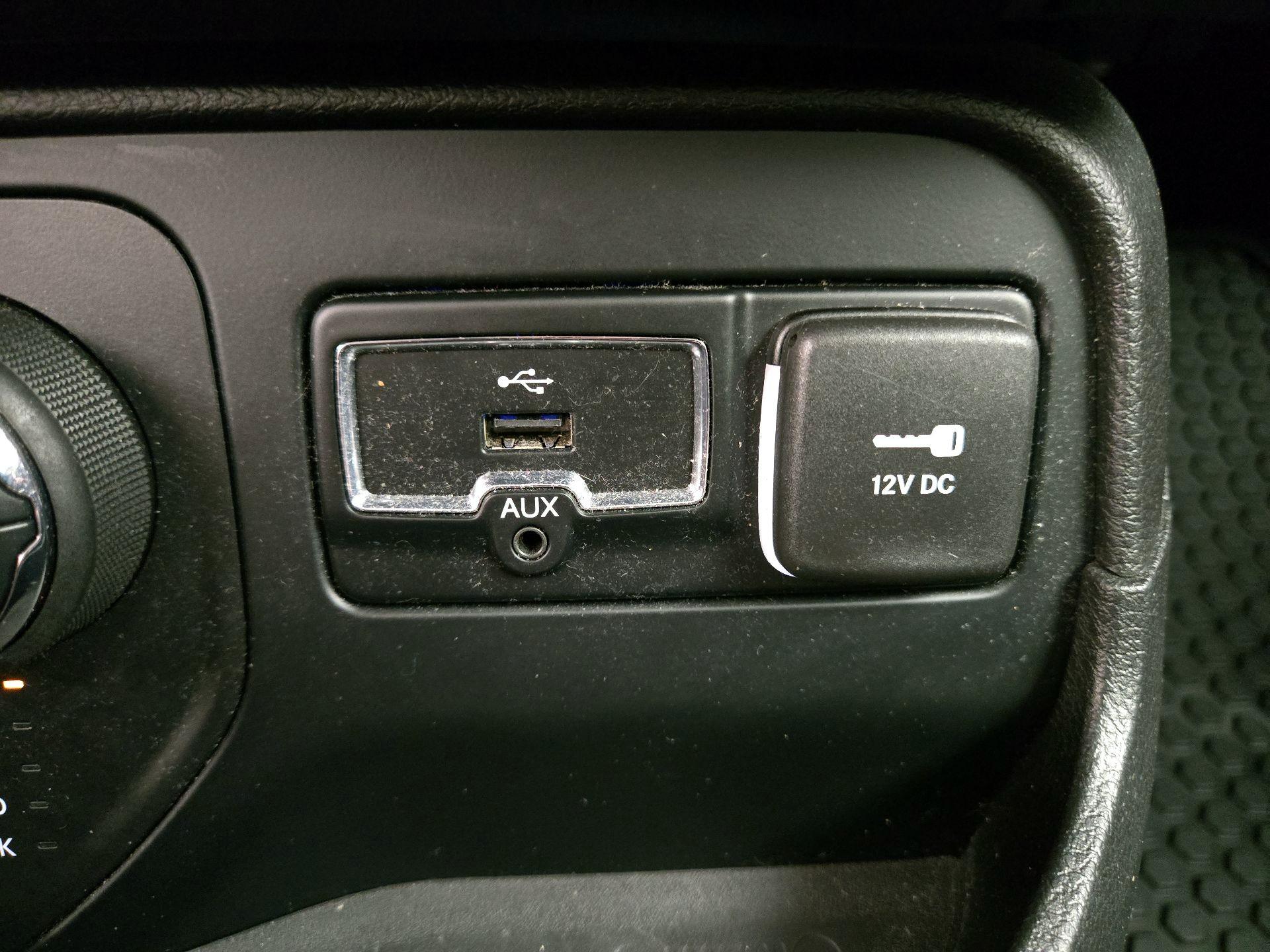 Thumbnail: 2016 Jeep Renegade - 19