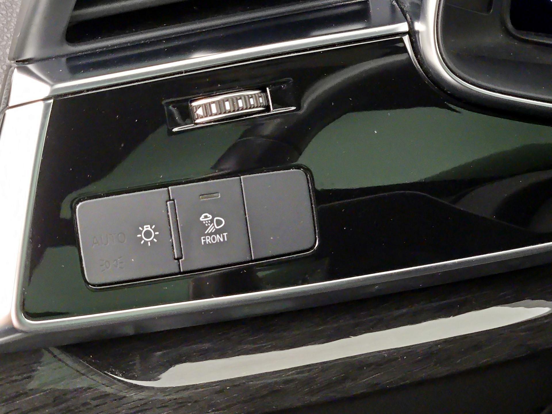 Thumbnail: 2019 Audi Q8 - 13