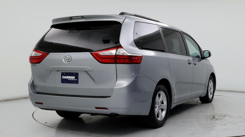 2016 Toyota Sienna LE 8