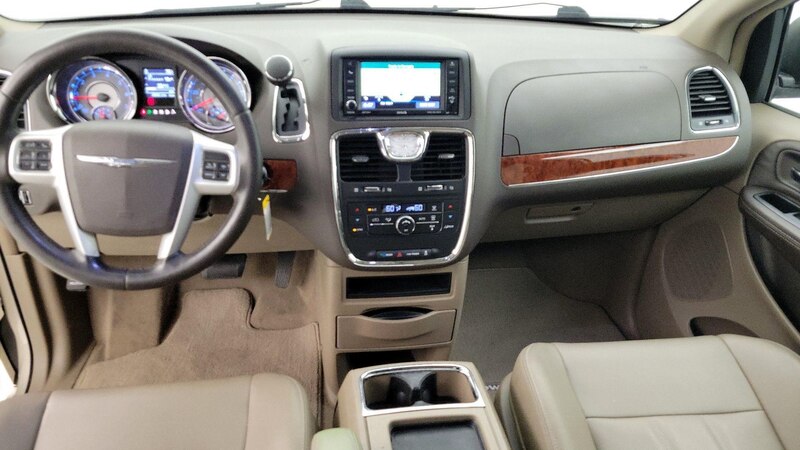 2014 Chrysler Town & Country Touring 9