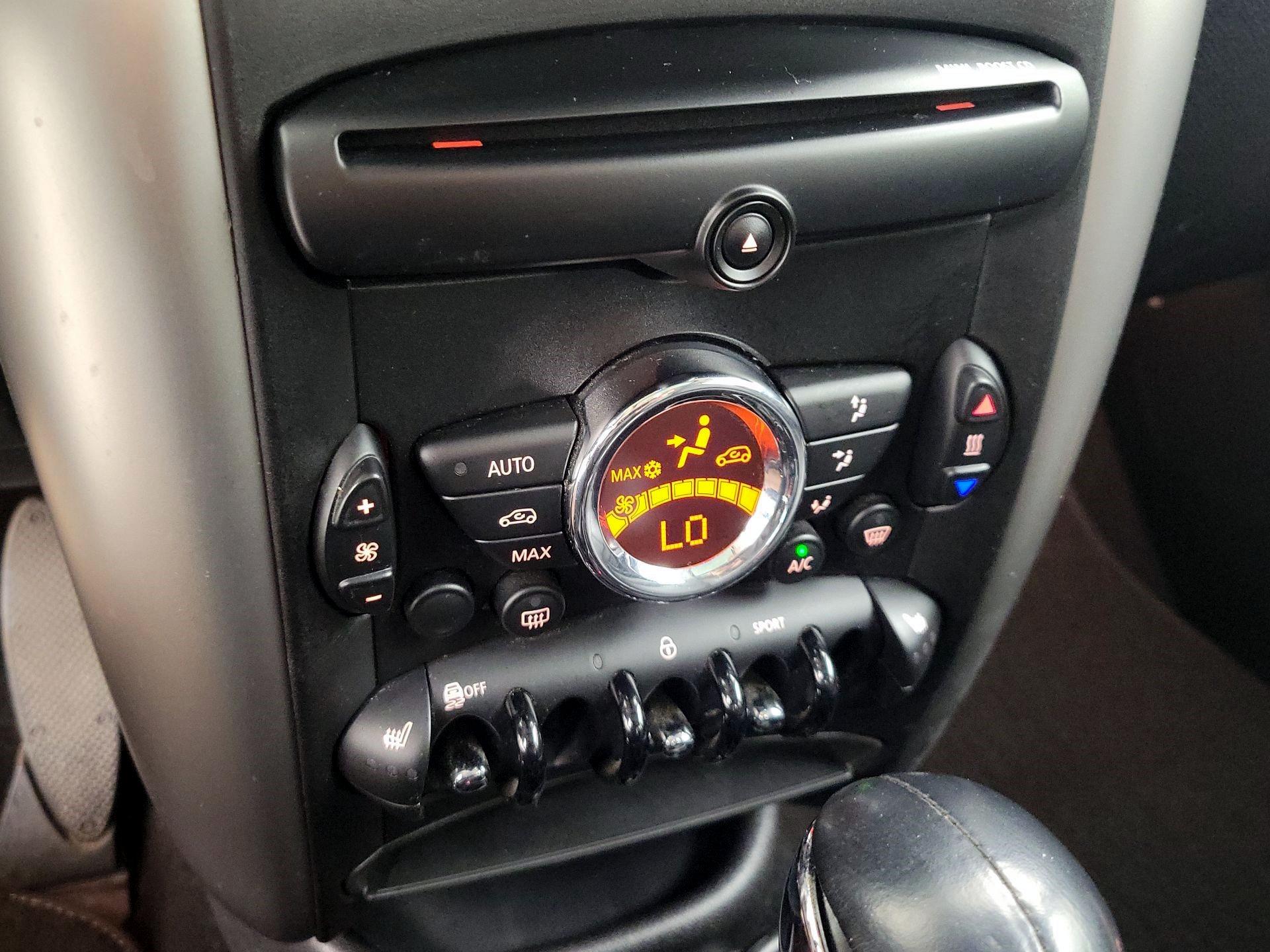 Thumbnail: 2014 MINI Cooper Countryman - 14