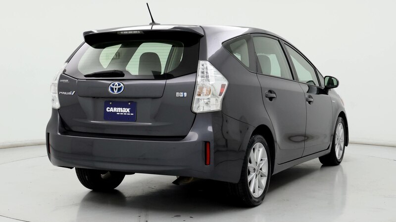 2014 Toyota Prius v Five 8