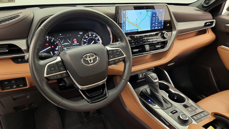 2022 Toyota Highlander Platinum 9