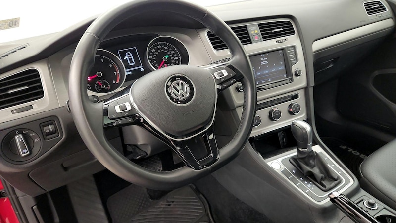 2017 Volkswagen Golf Wolfsburg Edition 9