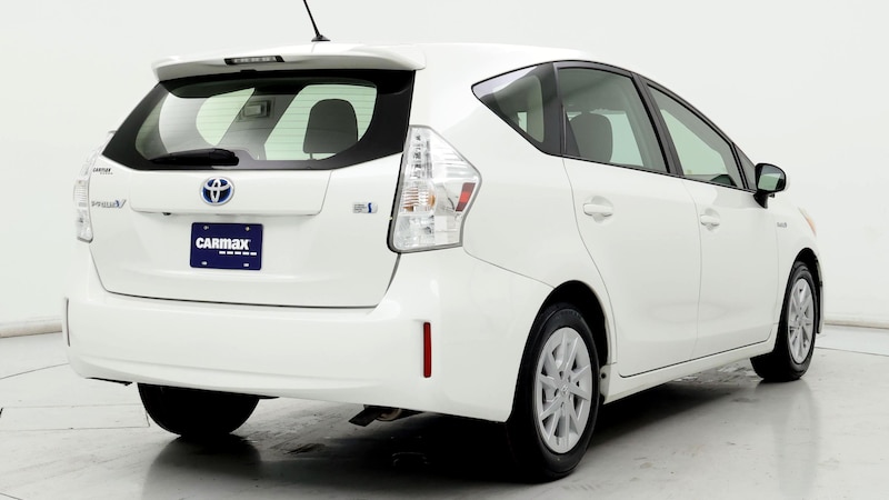 2013 Toyota Prius v Three 8