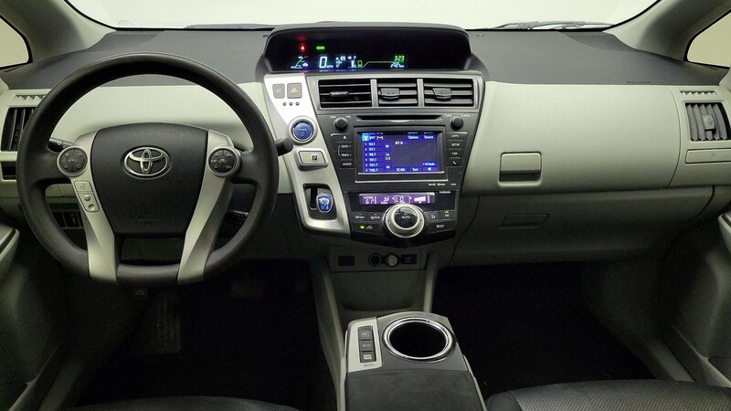 2013 Toyota Prius v Three 9