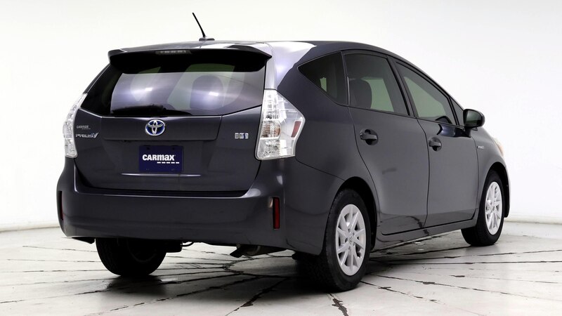 2013 Toyota Prius v Three 8