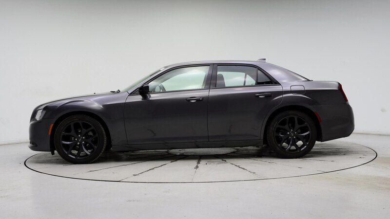 2021 Chrysler 300 Touring 3