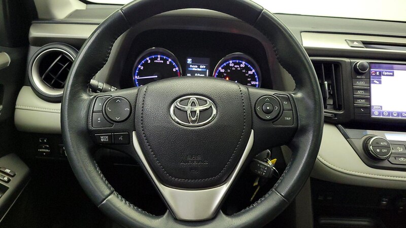 2016 Toyota RAV4 XLE 10