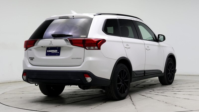 2018 Mitsubishi Outlander LE 8