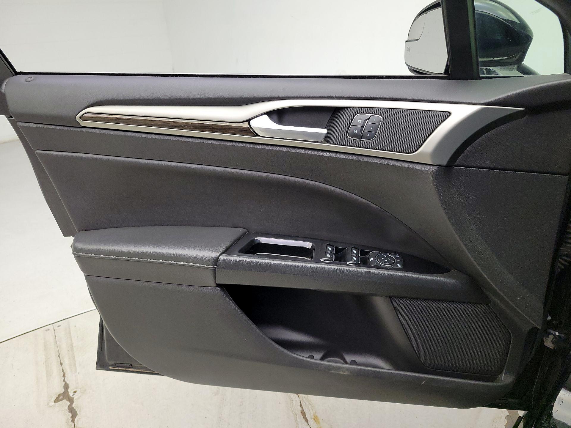 Thumbnail: 2016 Ford Fusion - 12