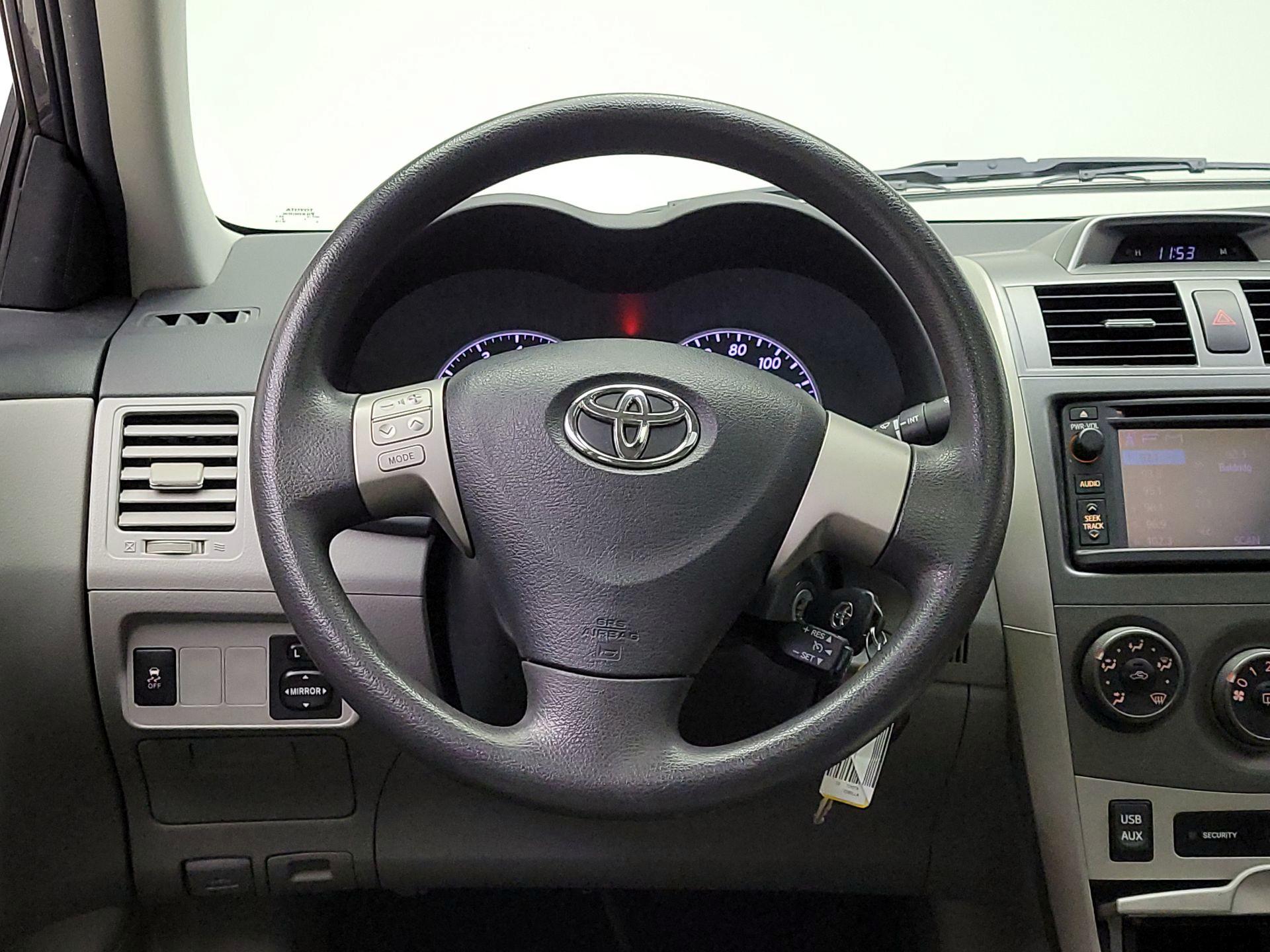Thumbnail: 2013 Toyota Corolla - 10