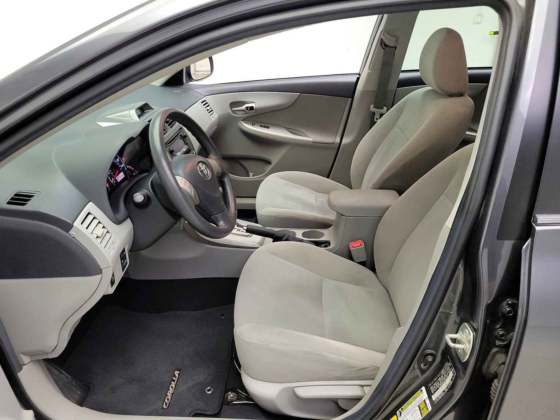 Thumbnail: 2013 Toyota Corolla - 11