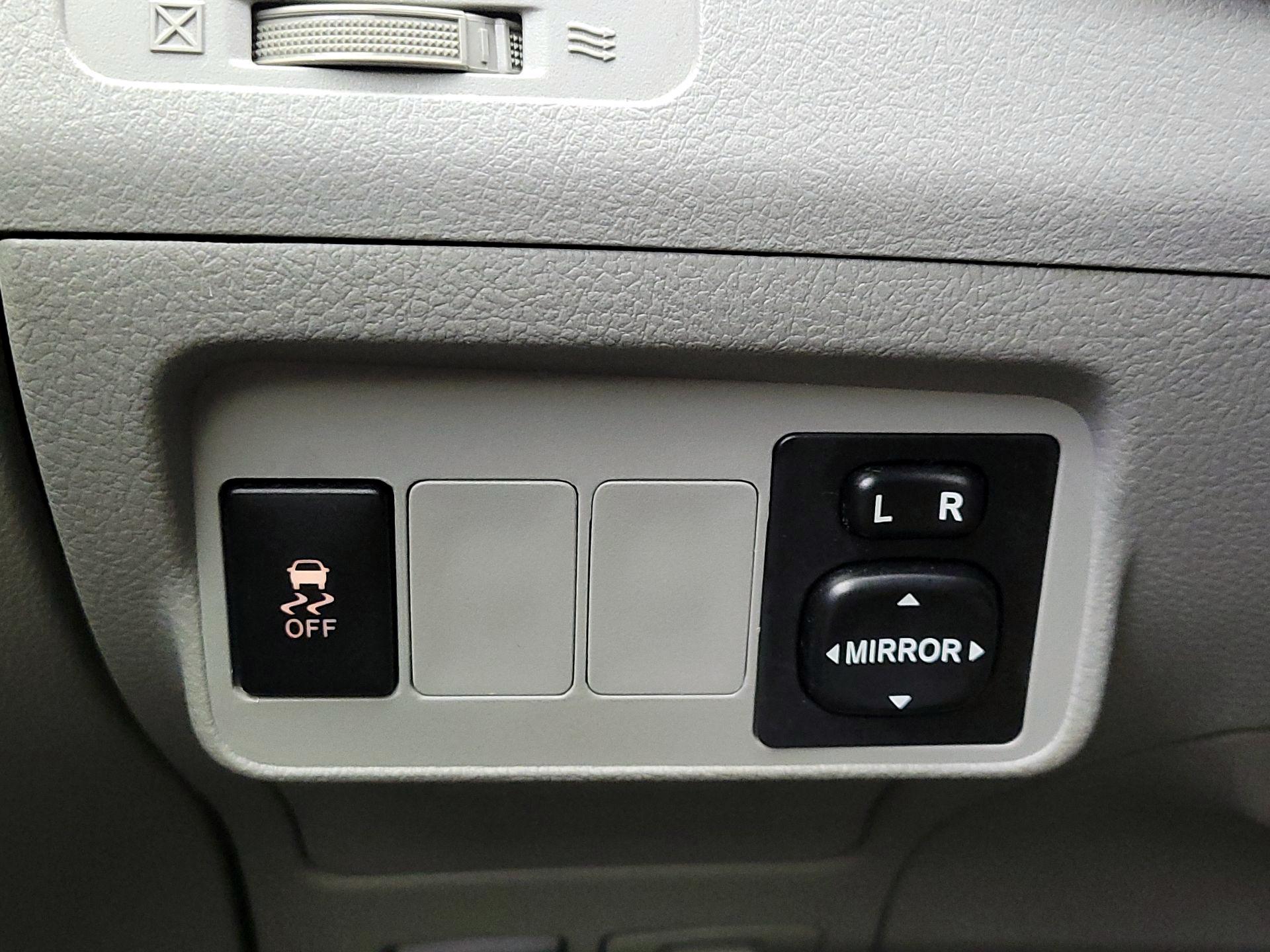 Thumbnail: 2013 Toyota Corolla - 13