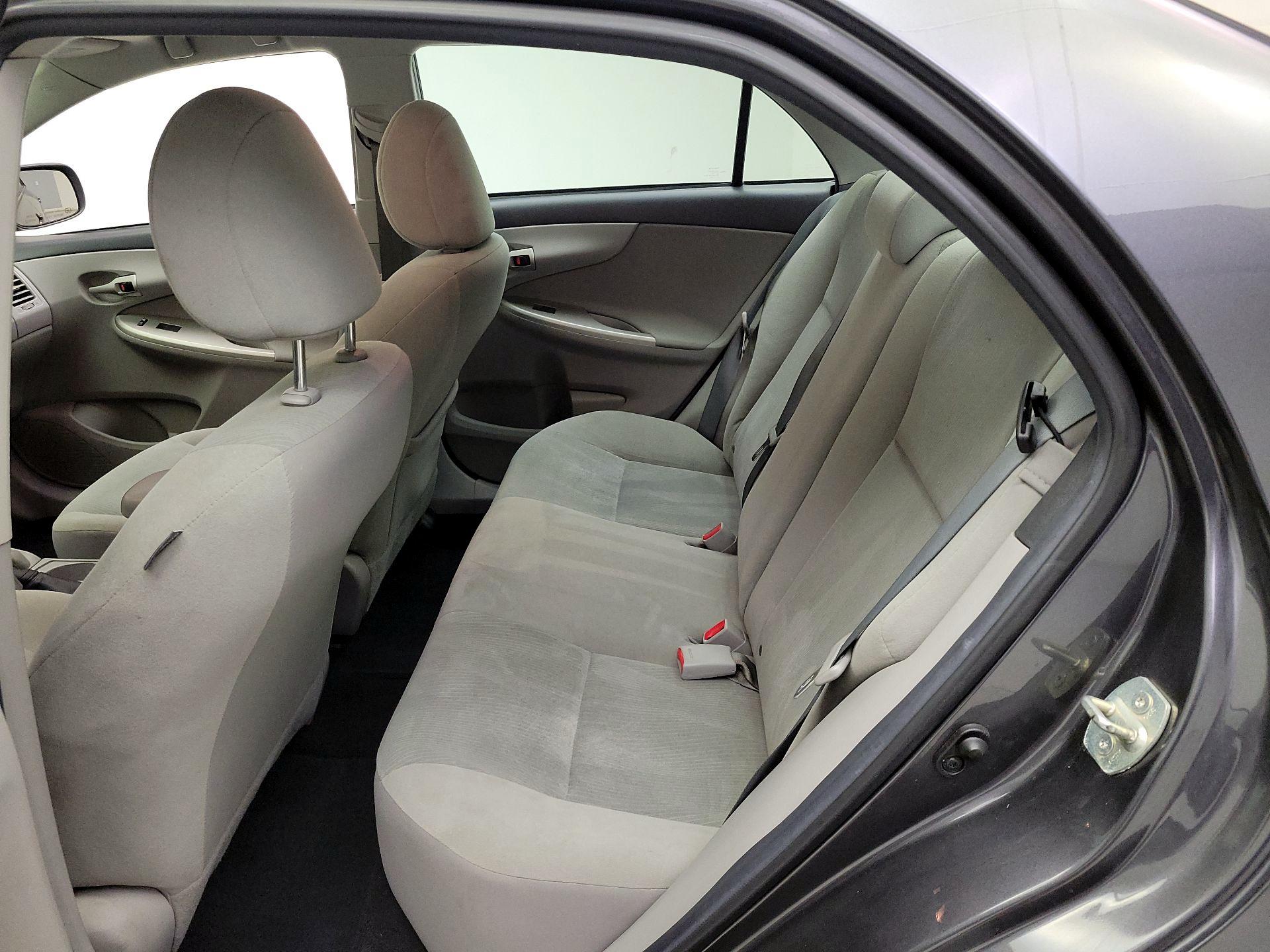 Thumbnail: 2013 Toyota Corolla - 18
