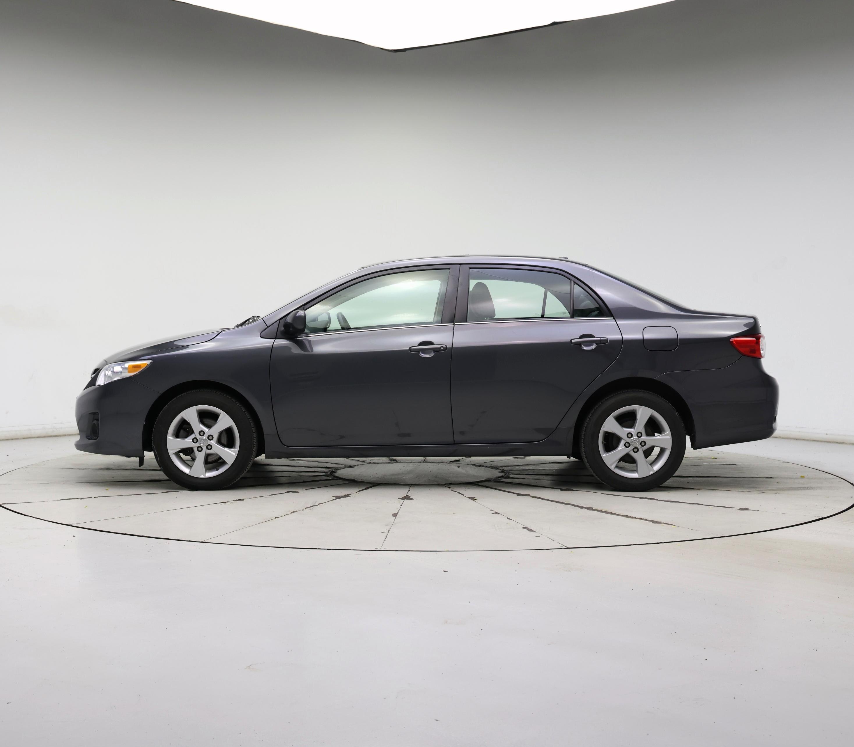 Thumbnail: 2013 Toyota Corolla - 3