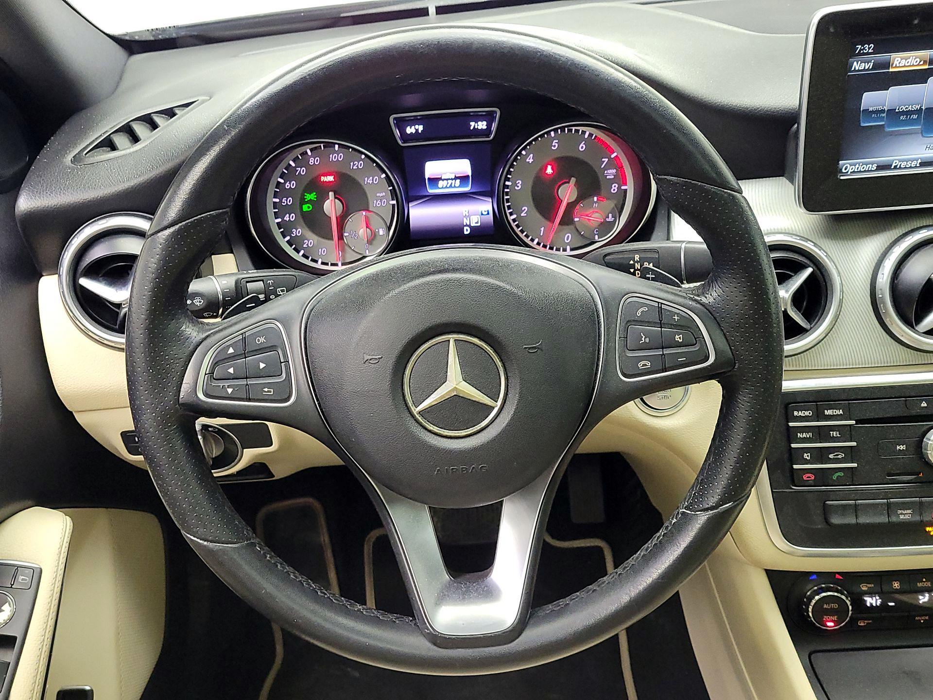Thumbnail: 2017 Mercedes-Benz GLA - 10