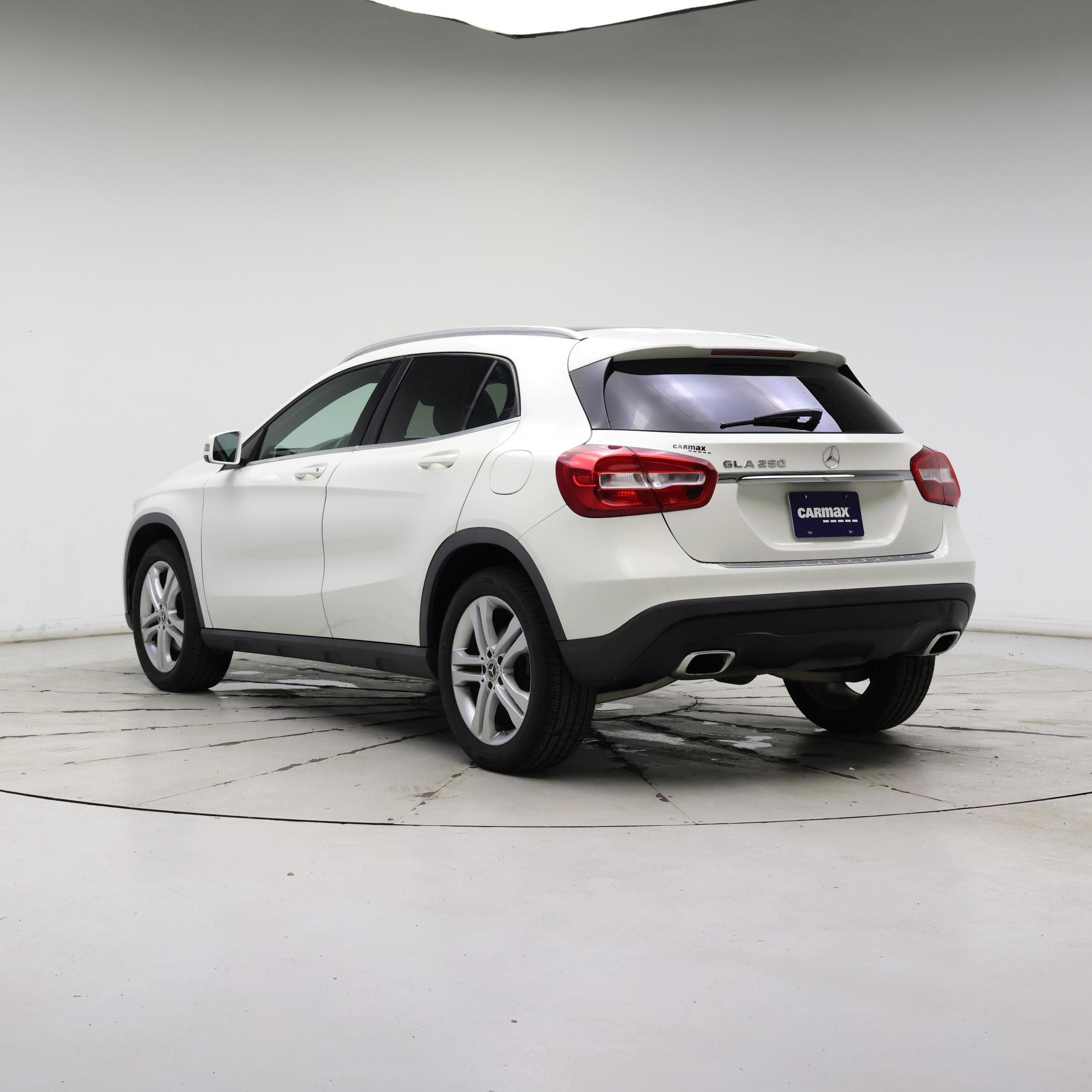 Thumbnail: 2017 Mercedes-Benz GLA - 2