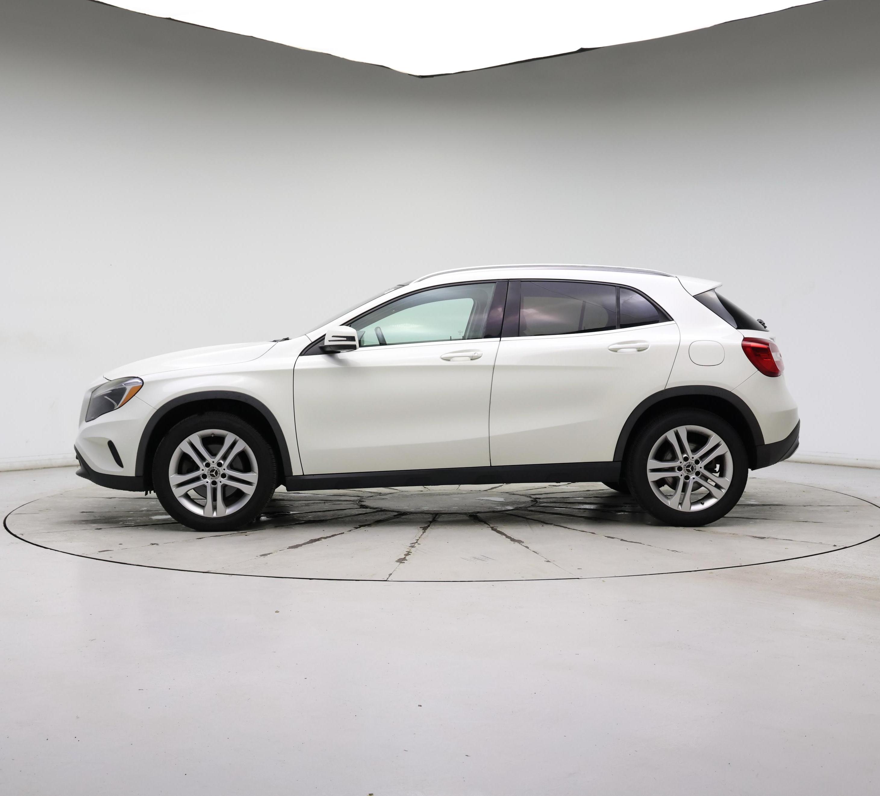 Thumbnail: 2017 Mercedes-Benz GLA - 3