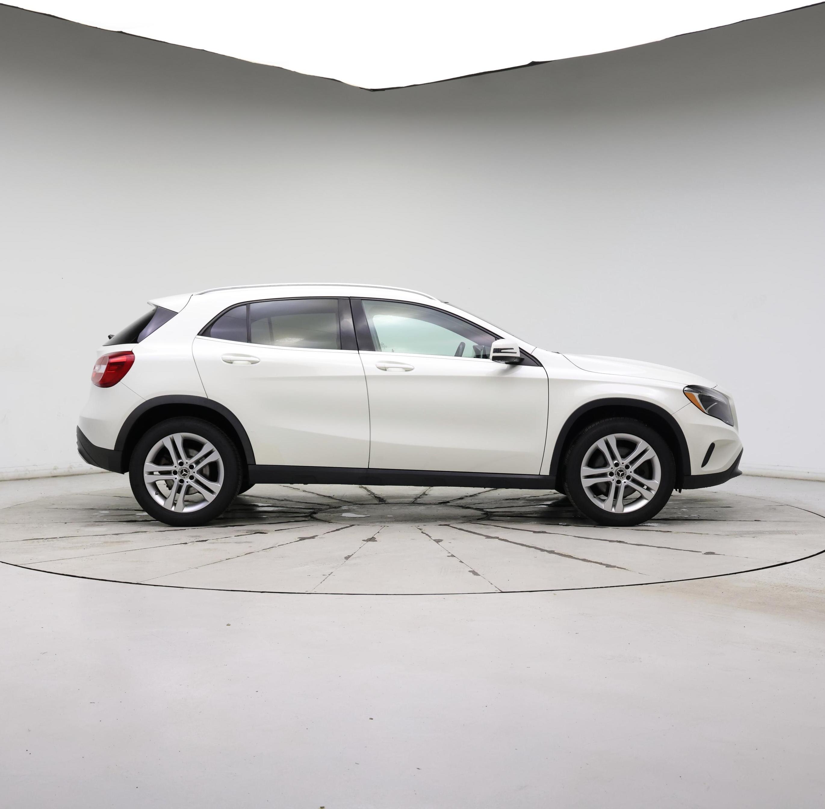 Thumbnail: 2017 Mercedes-Benz GLA - 7